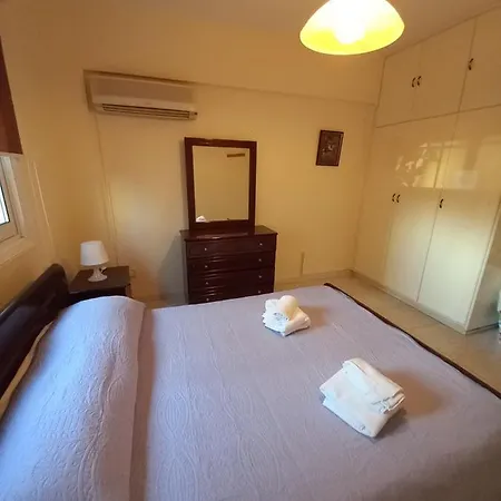 2 Bedroom Near Finikoudes Apartment Larnaca