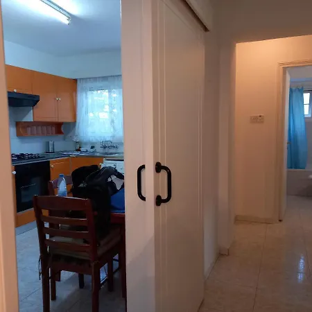 Apartment 2 Bedroom Near Finikoudes *