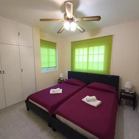 2 Bedroom Near Finikoudes Apartment *