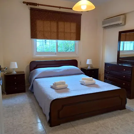 2 Bedroom Near Finikoudes Apartment *
